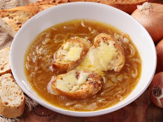 Французский луковый суп с вермишелью и чесночными гренками