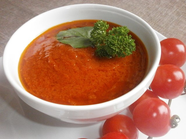 Универсальный томатный соус "три помидора"