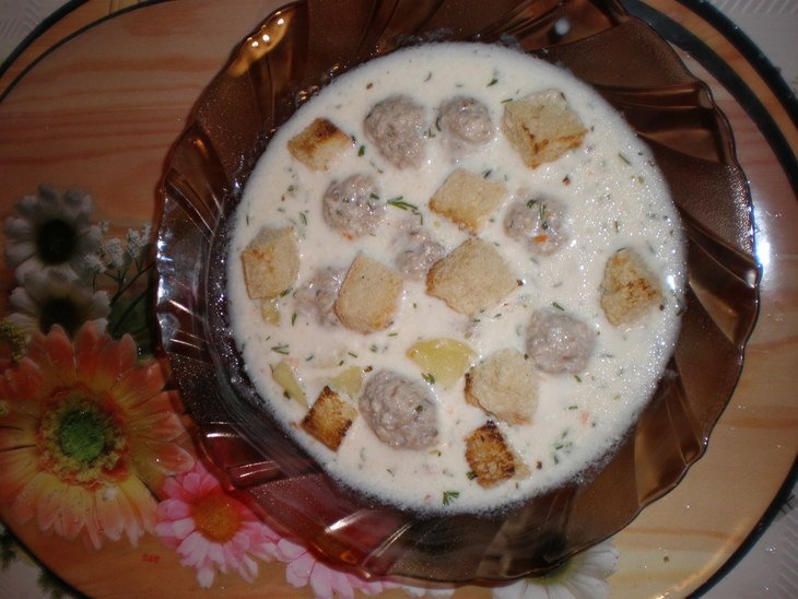 Сырный супчик с фрикадельками и сухариками