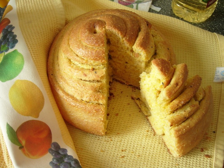 Кукурузный хлеб с чесноком
