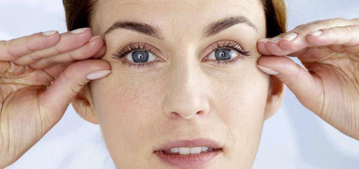 Список масел, которые помогут убрать морщины вокруг глаз