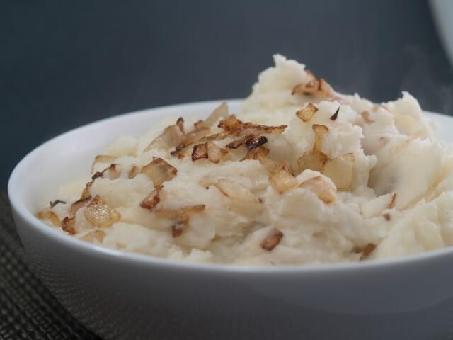 Простые и вкусные лепёшки с картофелем и луком
