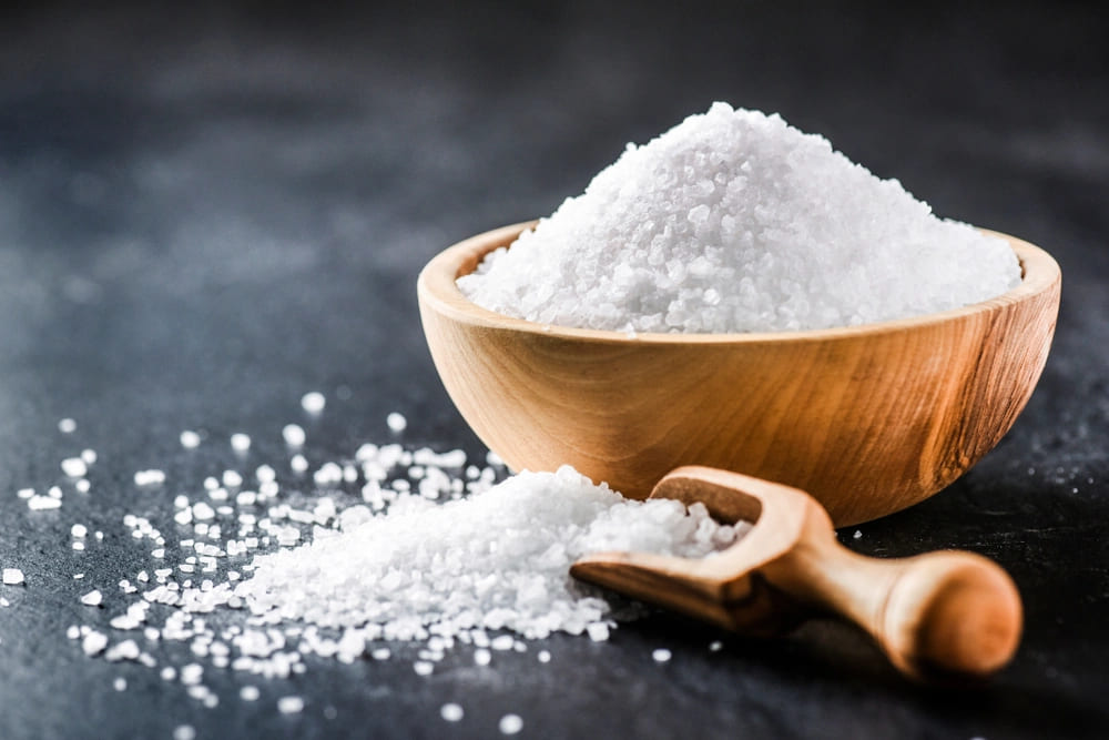 Обязательный ингредиент для идеального шашлыка: зачем сыпать соль на угли